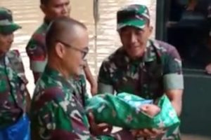 Dramastis, Danrem 052 Wijayakrama Evakuasi Bayi dari Kepungan Banjir