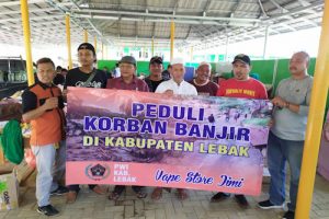 PWI Lebak Donasikan Santunan Banjir di Lebak