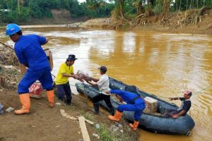 Dirpolairud Kerahkan Rubber Boat Bantu Salurkan Logistik