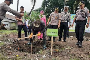 Syafrudin Hadiri Giat Tanam Pohon Polres Serang Kota