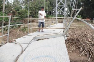 Warga Solear Keluhkan Jembatan Gantung Rusak