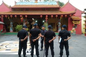 Jelang Imlek, Brimob Polda Banten Terjunkan Tim Jibom ke Vihara