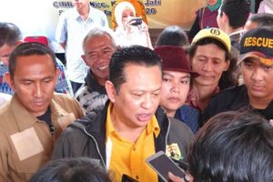 Bamsoet Salurkan Bantuan Korban Banjir Cililitan