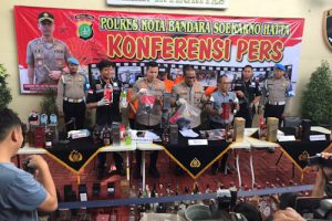 Terlibat Pengoplosan dan Miras Ilegal, Empat Orang Diciduk Polresta Bandara Soetta