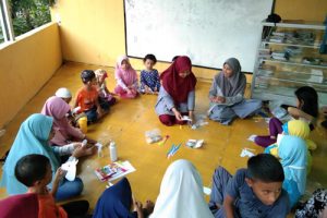 TBM Berbinar Cilegon Berikan Tips Membaca Nyaring