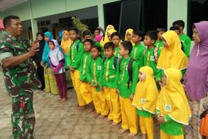 Serka Iswandi Babinsa Koramil 04 Ciledug Biayai Sekolah Yatim Piatu