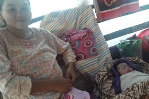 Bayi Lahir di Huntara 1 Cigobang, PUB Donasikan Bantuan