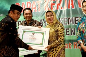Bupati Serang Raih Penghargaan dari Menteri Agama