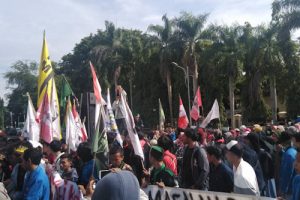 Setahun Pimpin Cilegon, Mahasiswa Anggap Edi Ariadi Gagal