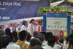 Kunjungi Pembangunan Jamban, Iriana Jokowi: Tolong Dijaga!
