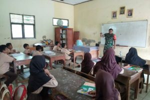 Serda Andin Babinsa Cikande Beri Wawasan Kebangsaan ke Pelajar