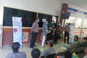 Laksanakan Intruksi Kapolri, Polsek Pulomerak Bebersih Lingkungan