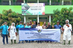 Tangkal Covid-19, Satgas KNPI Kabupaten Tangerang Lakukan Penyemprotan Disinfektan