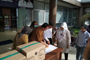 Ditreskrimsus Polda Banten Dampingi Penyerahan Bantuan Masker ke Dinas Kesehatan