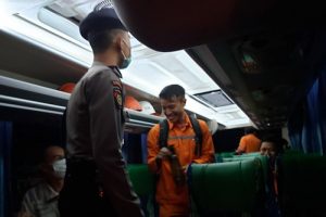 Ditsamapta Polda Banten Patroli Himbau Masyarakat Bahaya Virus Corona