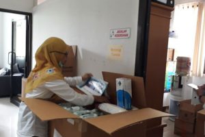 Dinas Pertanian dan Ketahanan Pangan Kabupaten Tangerang Bantu 300 Paket APD ke Dinkes