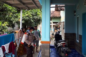 Polres Cilegon Semprotkan Disinfektan ke Pemukiman Warga