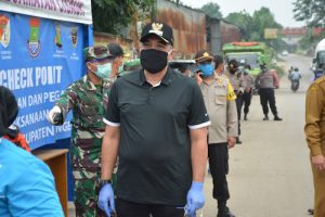 Zaki Tinjau Check Point PSBB di Jayanti