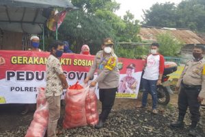 Polsek Neglasari Beri Bantuan Warga Terdampak Covid-19