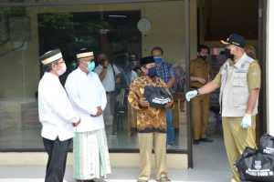 Pemkab Tangerang Bagikan Ribuan Paket Sembako untuk Ustad dan Guru Ngaji