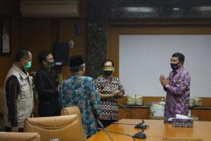 Sekda Kabupaten Tangerang Terima Bantuan APD dari Kemenag dan FKUB