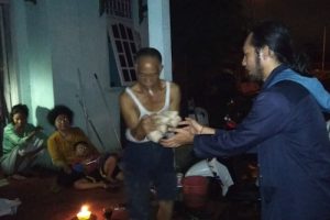 Banjir, RPYD Al-Ikhlas Cilegon, Bagikan Nasi Bungkus ke Warga