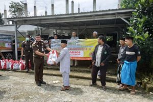 Kejari Kabupaten Tangerang Baksos ke Warga Dampak Covid-19