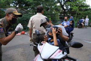 Pegawai Pemkot Tangerang Sisir Pasar Dimasa PSBB
