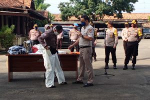 Pandemi Corona, Kapolres Serang Kota Berikan APD ke Personel