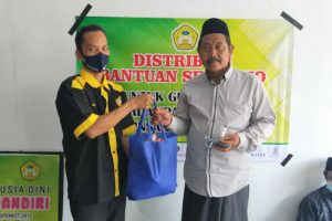 PKBM Insan Utama Mandiri Kota Serang, Bagikan Ratusan Paket Sembako untuk Guru Ngaji