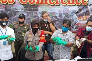 Selundupkan Reptil Ilegal Polresta Bandara Soetta Amankan Dua Pria