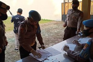 Antisipasi Penyalahgunaan Senpi, Propam Polres Serang Kota Lakukan Pemeriksaan