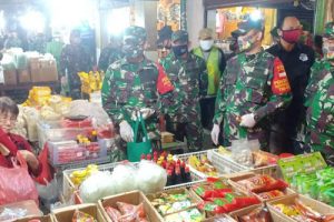 Dandim 0506 dan Aparat Gabungan Ikuti PDMPK di Pasar Anyar