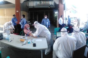 Pemberlakukan PSBL, Dua RW di Kreo Selatan Lakukan Rapid Test