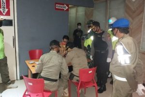 Razia Gabungan Polsek Kramatwatu Tutup Tempat Hiburan di JLS