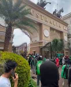 Satu Tertembak Satu Tertabrak Aksi Koboi di Cluster Australia Tangerang