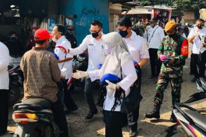 Ribuan Masker Dibagikan di Pasar Cikasungka dan Pasar Adiyasa Solear