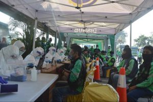 Ratusan Pengemudi Ojol Tangerang Ikuti Swab Test
