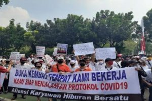 Pengusaha dan Pekerja Tempat Hiburan di Jakarta Demo