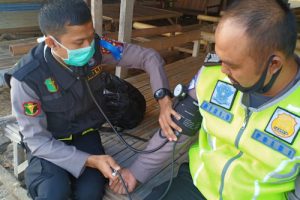 Biddokes Polda Banten Cek Kesehatan Petugas Operasi Patuh Kalimaya 2020