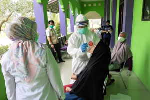 Santri Daar El – Qolam Gintung Jayanti di Swab Test dan Rapid Test