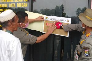 Bangunan Tak Berizin di Jalan Sentiong-Adis Balaraja Disegel Satpol PP