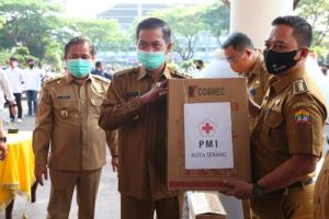 Pemkot Serang Serahkan Puluhan Alat Spraying