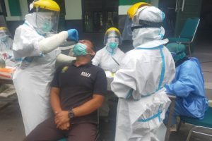 Puluhan Personil TNI – Polri di Kota Tangerang Ditest Swab