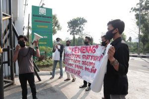 Webinar Tuntut Kakanwil Kemenag Banten Mundur