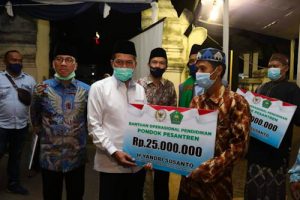 Wali Kota Serang Hadiri Penyerahan BOP Pondok Pesantren