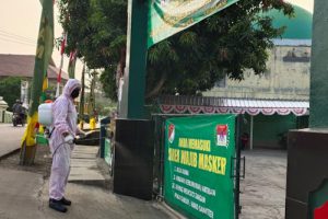 Lawan Corona Pangkalan Koramil 09/Mauk Rutin Disemprot Disinfektan