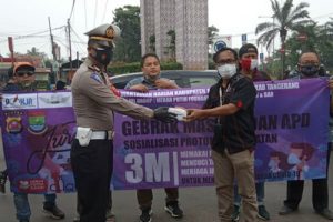 Pokja Wartawan Harian Kabupaten Tangerang Bagikan Masker dan APD