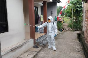 BPBD Kabupaten Tangerang Semprot Disinfektan di Perumahan Mekar Asri II