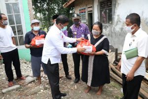 Pemkab Bantu Korban Angin Puting Beliung di Solear